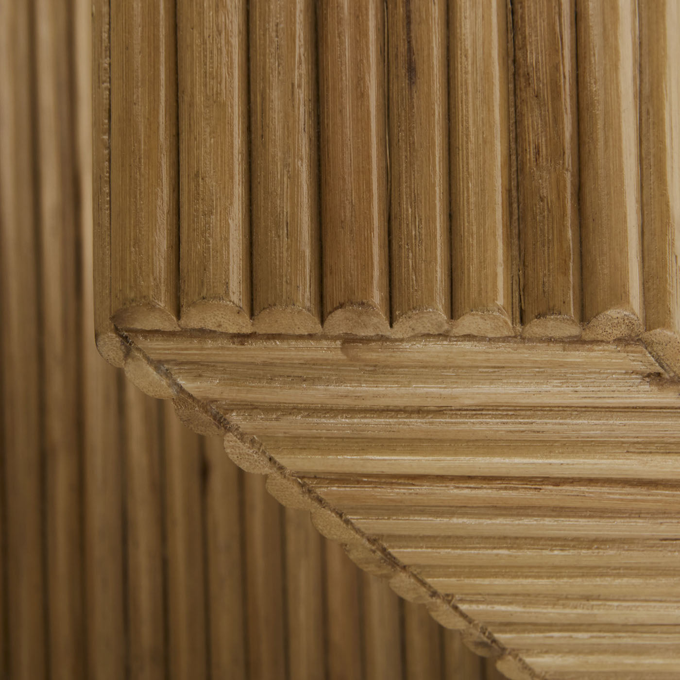 Riviera 54 Console Cascade