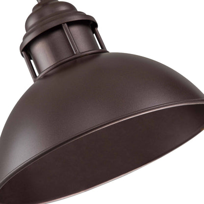 Suspension à trois lumières de style industriel/ferme, en métal, finition bronze huilé, pour îlot de cuisine.