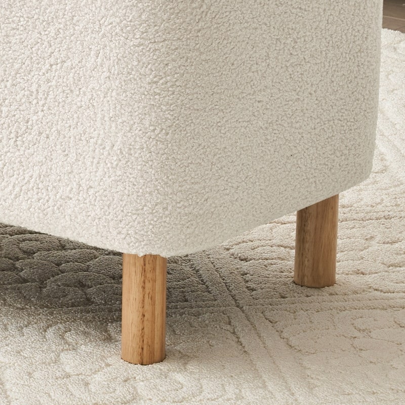 Pouf de rangement en boucle écrue (39,5 cm), en sherpa, avec pieds en bois, idéal pour le salon ou la chambre.