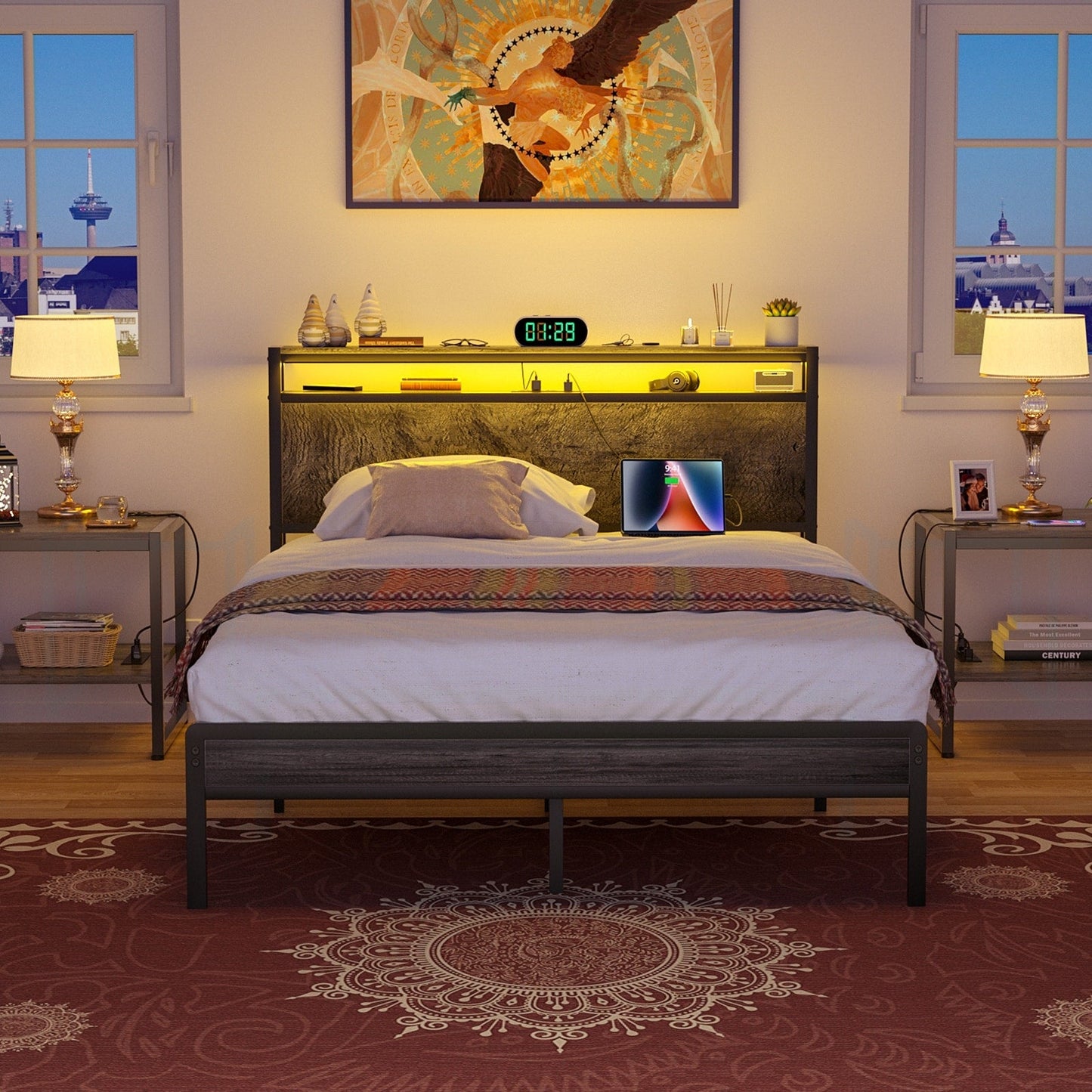 Cadre de lit plateforme en bois de style campagnard avec station de charge et éclairage LED