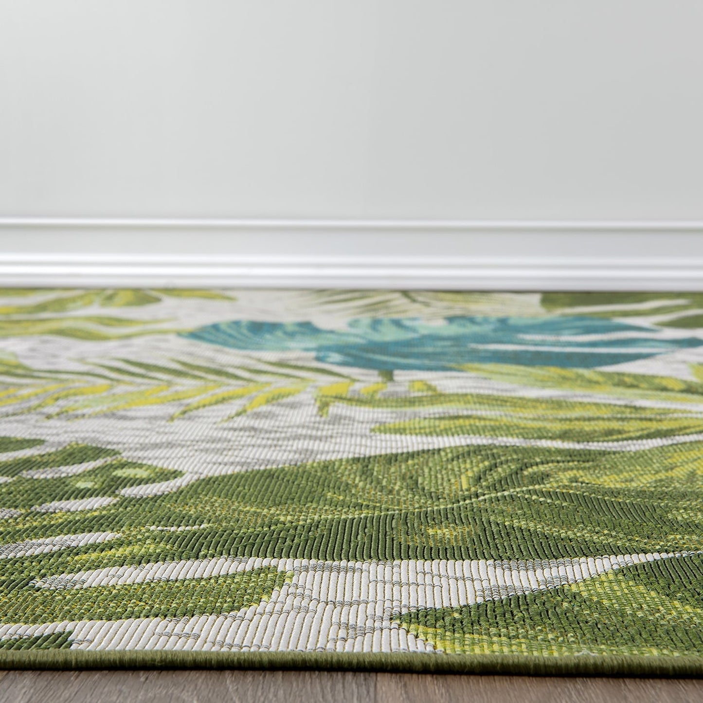 Tapis d'intérieur/extérieur contemporain à motif floral tropical de World Rug Gallery